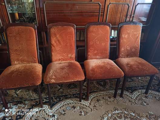 Продам стулья с высокой, мягкой спинкой