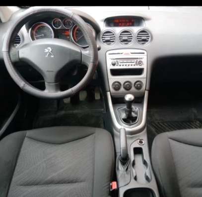 Peugeot 308 год 2011