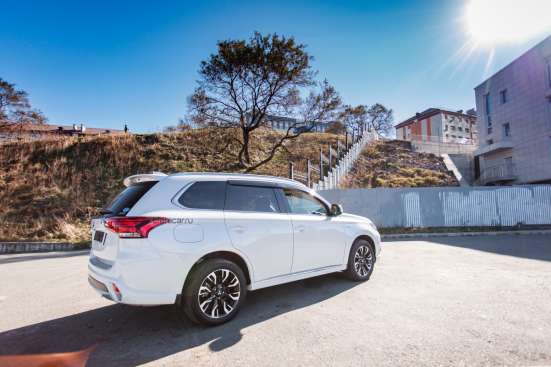 MITSUBISHI OUTLANDER PHEV GG2W в Хабаровске