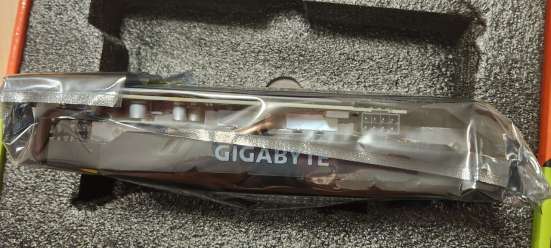 Продам видеокарту Gigabyte Geforce RTX 2060