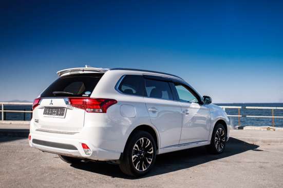 MITSUBISHI OUTLANDER PHEV GG2W в Хабаровске фото 8