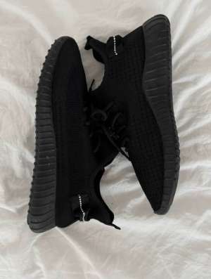Кроссовки Yeezy в Москве фото 4