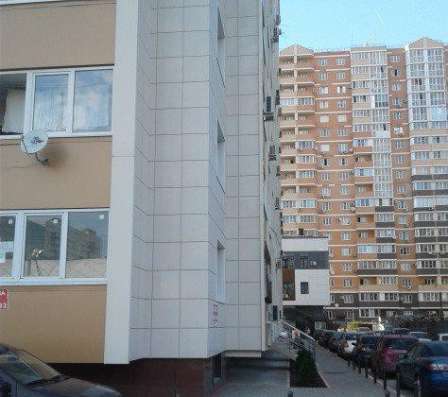 Продам двухкомнатную квартиру в Краснодар.Жилая площадь 65  кв.м.Этаж 1.Дом монолитный.