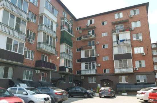 Продам однокомнатную квартиру в Краснодар.Жилая площадь 38  кв.м.Этаж 1.Дом монолитный.