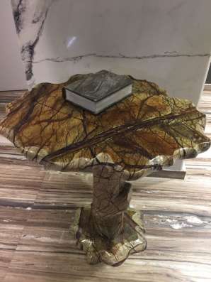Кофейный столик из мрамора