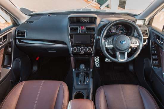 SUBARU FORESTER SJ5 в Владивостоке фото 3