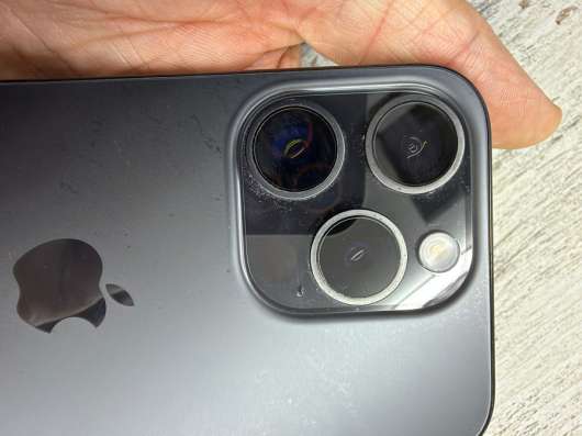 Продаю iPhone 15pro в Москве