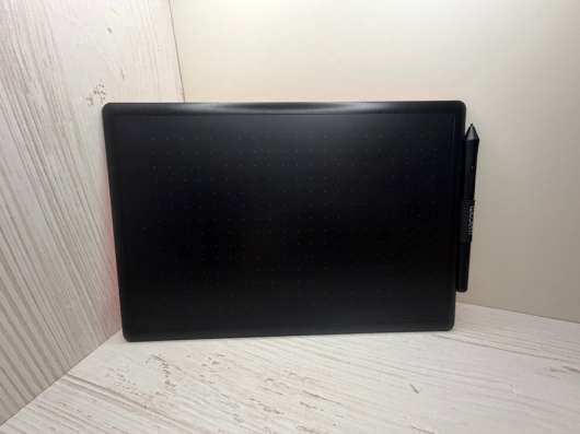 Графический планшет Wacom One by M