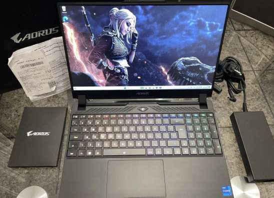 Мощный игровой ноутбук Gigabyte Aorus 15