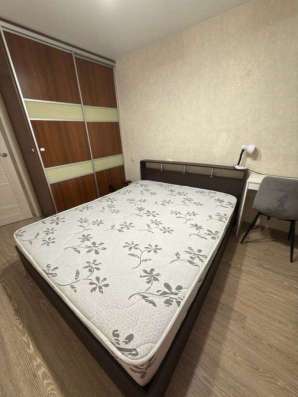 Продаю кровать с матрасом в Екатеринбурге