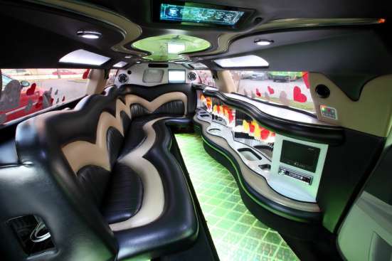 Прокат лимузина Chrysler 300C bentley в Томске фото 6