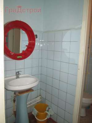 Продам трехкомнатную квартиру в Вологда.Этаж 5.Дом кирпичный.Есть Балкон. в Вологде