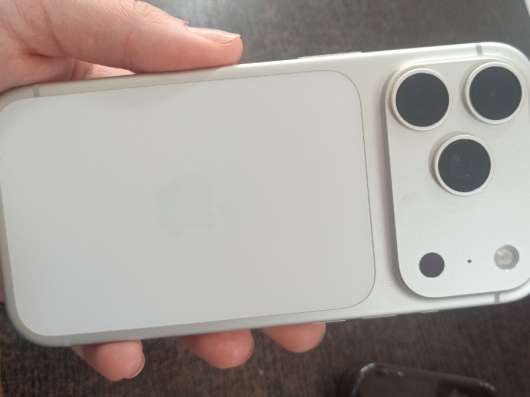 iPhone 17 pro 256гб sim esim в Москве