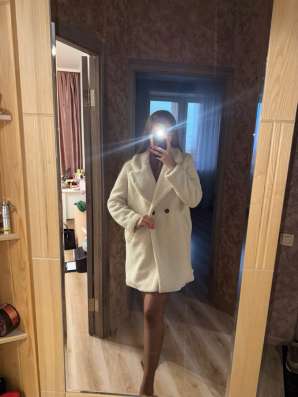 Пальто бежевое плюшевое