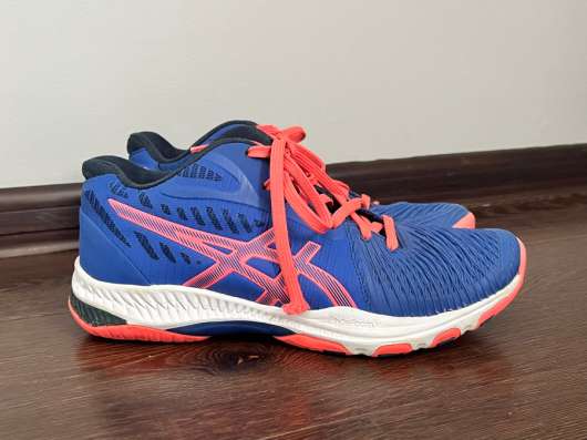 Кроссовки ASICS в Новосибирске