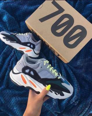 Adidas Yeezy Boost 700