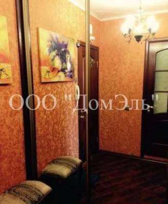 Продам однокомнатную квартиру в Москве. Жилая площадь 39 кв.м. Этаж 11.