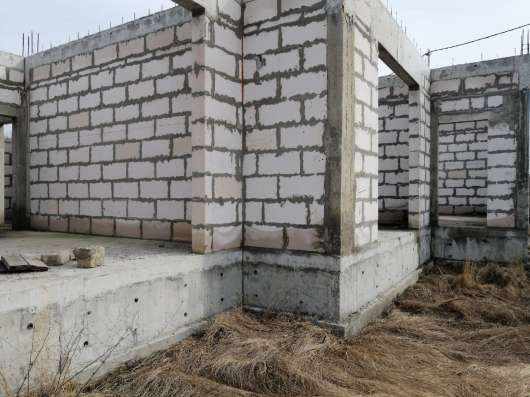 Продам участок с не достроенным домом