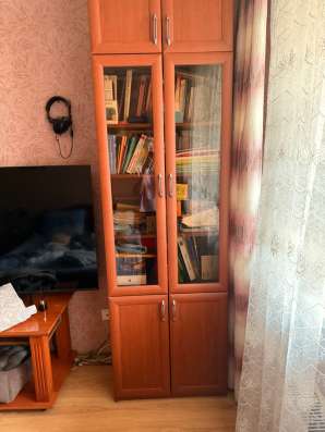 Шкаф книжный