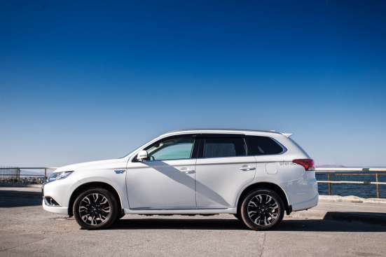 MITSUBISHI OUTLANDER PHEV GG2W в Хабаровске фото 6