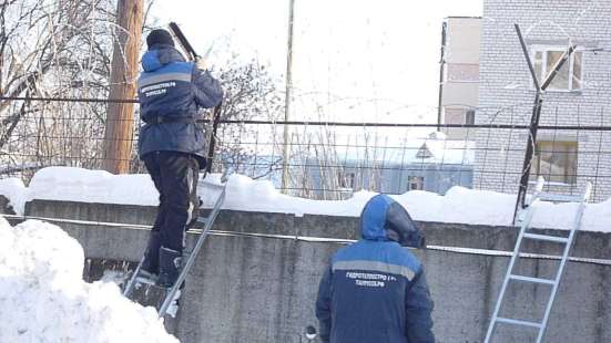 Монтаж колючей проволоки