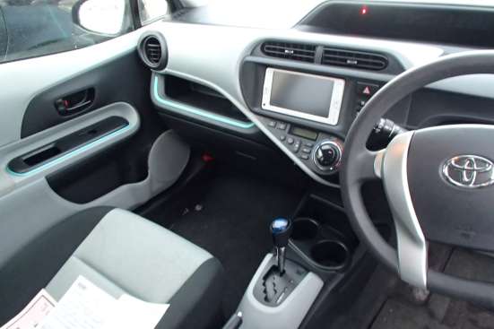 Toyota Aqua гибридный хетчбек в Москве фото 8