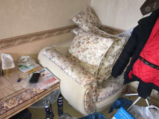 Угловой диван и кресло