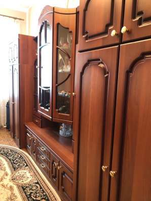 Сервант. В комплекте идут два шифоньера