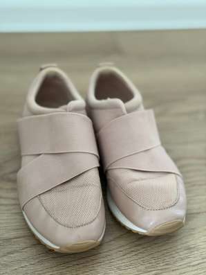 Продаю кроссовки ALDO