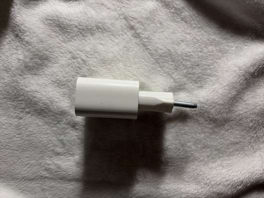 Зарядка для iPhone в Москве