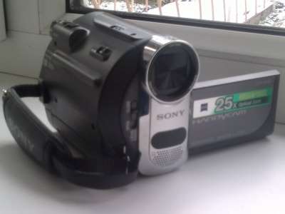 видеокамеру Sony Handycam DCR-HC48