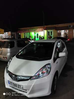 Белая Honda Fit II 2013