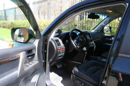 Toyota Land Cruiser 200 Рестайлинг в Москве фото 4