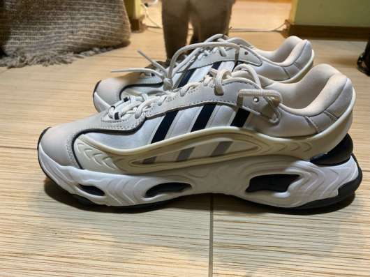 Кроссовки Adidas Oznova в Москве