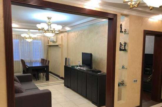 Продам трехкомнатную квартиру в Краснодар.Жилая площадь 119  кв.м.Этаж 3.Дом кирпичный.