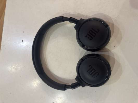 Наушники черные JBL TUNE-520BT