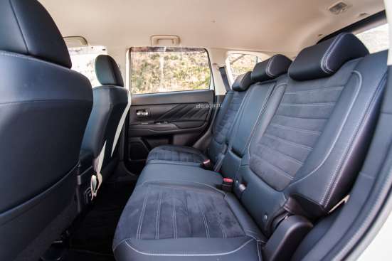 MITSUBISHI OUTLANDER PHEV GG2W в Хабаровске фото 16