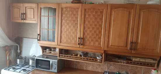 Продам кухонный гарнитур нат. дерево в Набережных Челнах