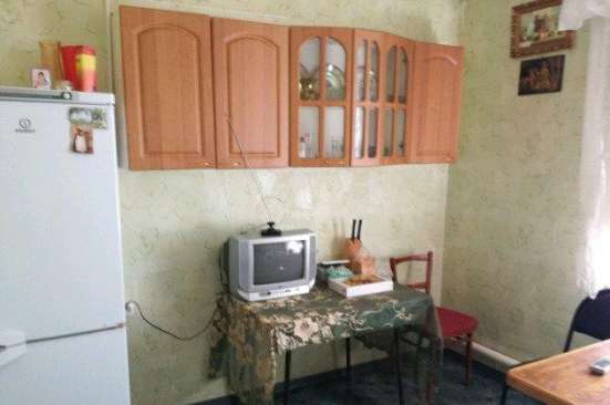 Продам трехкомнатную квартиру в Краснодар.Жилая площадь 82  кв.м.Этаж 1.Дом кирпичный.