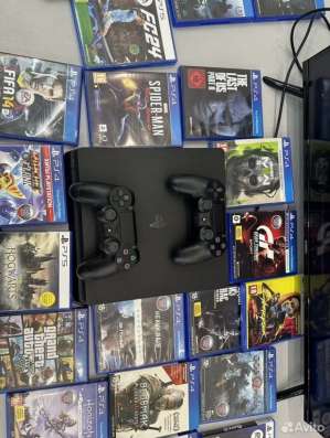 Sony PlayStation 4 Slim + два геймпада