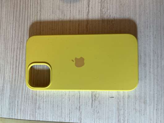 Чехол на iPhone 13