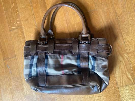 Burberry  сумка в отличном состоянии в Москве фото 3