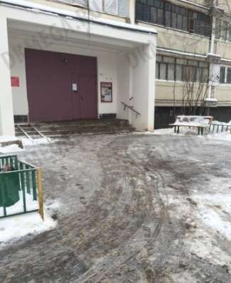 Продам однокомнатную квартиру в Красногорске. Жилая площадь 38,30 кв.м. Дом панельный. Есть балкон.