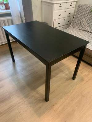 IKEA коричневый стол