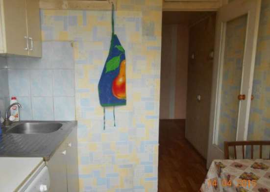 Продам двухкомнатную квартиру в Подольске. Жилая площадь 43 кв.м. Этаж 1. Дом кирпичный.