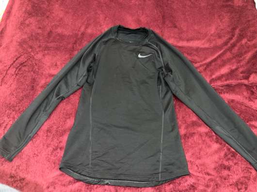 Спортивный лонгслив Nike Dri-FIT (размер M)