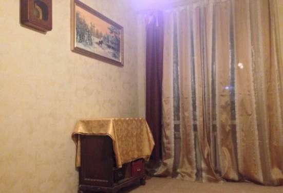 Продам двухкомнатную квартиру в Подольске. Жилая площадь 44 кв.м. Этаж 1. Дом кирпичный.