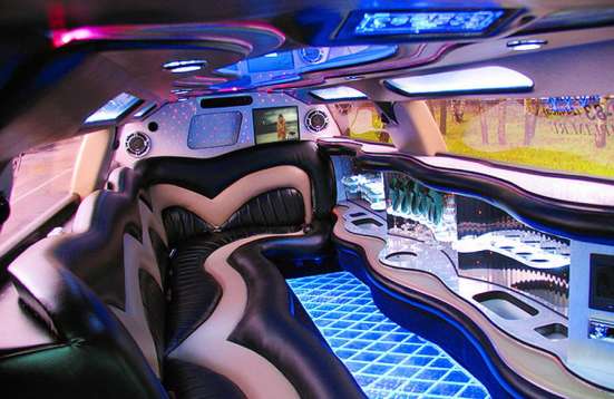 Прокат лимузина Chrysler 300C bentley в Томске фото 8