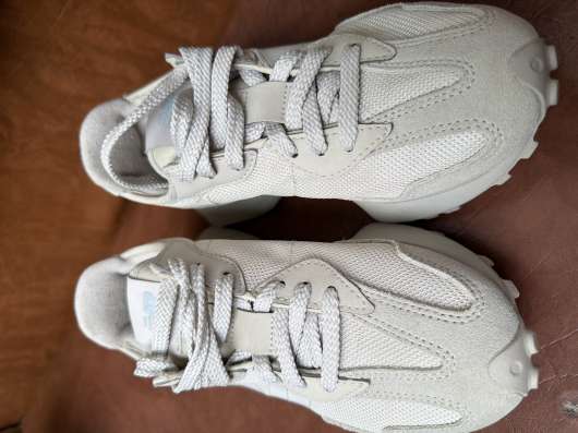 Кроссовки New Balance 327 в Москве