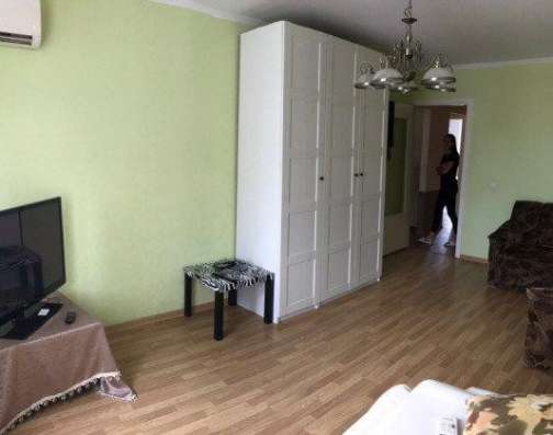 Продам двухкомнатную квартиру в Краснодар.Жилая площадь 72  кв.м.Этаж 1.Дом панельный.